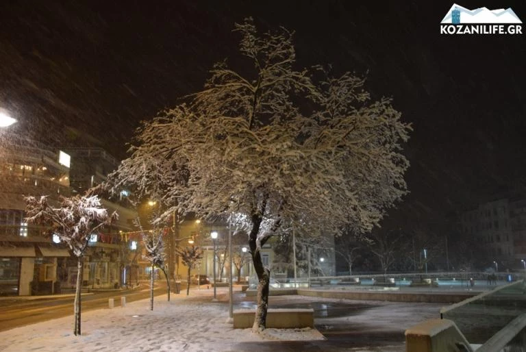 Χιόνισε σε Κοζάνη και Καλαμπάκα (βίντεο)